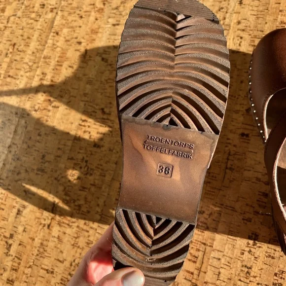Good guys don’t wear leather Sofia clog sandals brown